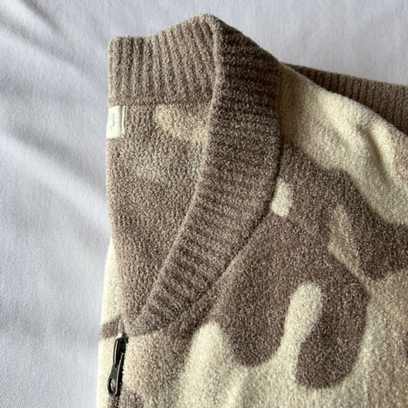 BAREFOOT DREAMS size S camo bomber jacket - Picture 9 of 15